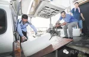 庫(kù)存售罄 高溫天催熱 冰生意 50公斤的冰塊,大昌水產(chǎn)一天要用500塊